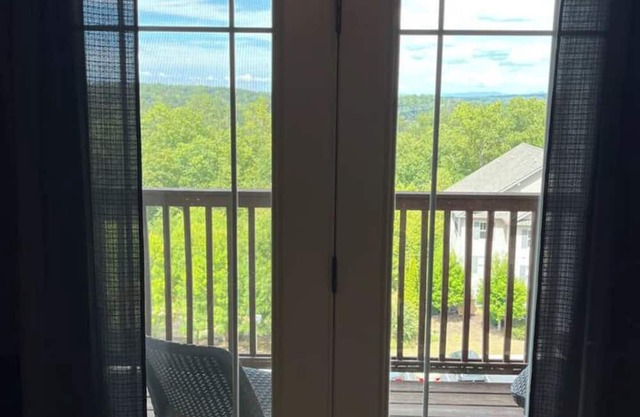 Condo minutes from Clemson