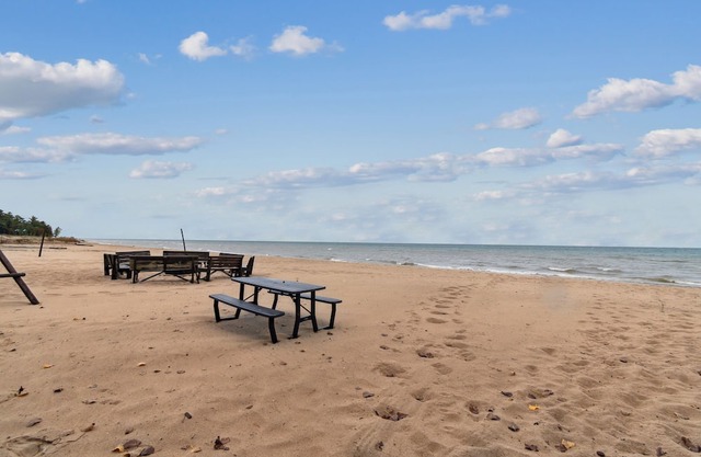 Beachside Cottages for Groups - Sleeps Up to 40!