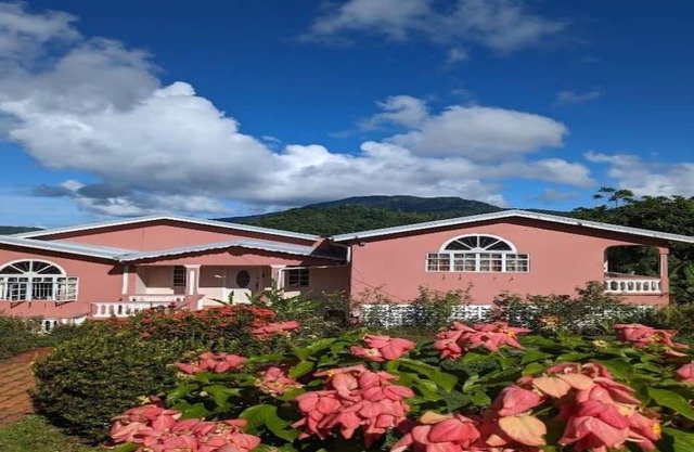 Charming 2-bedroom house in Castries with WiFi