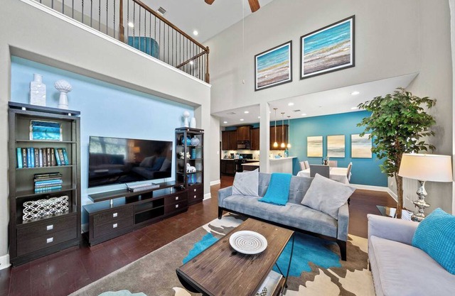 Elegant Lakeline Residence E#42159