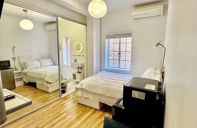 Charming Micro Hotel with AC in Long Beach - Stay cool and cozy - NO WIFI/TV