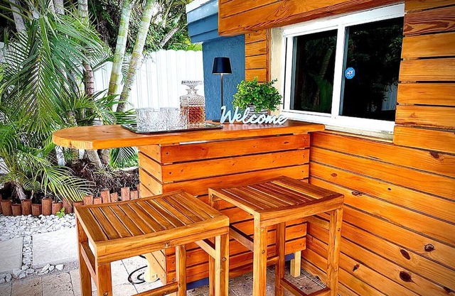 Cozy Home with Luxurious Backyard and Sauna in Hollywood Perfect for Relaxation!