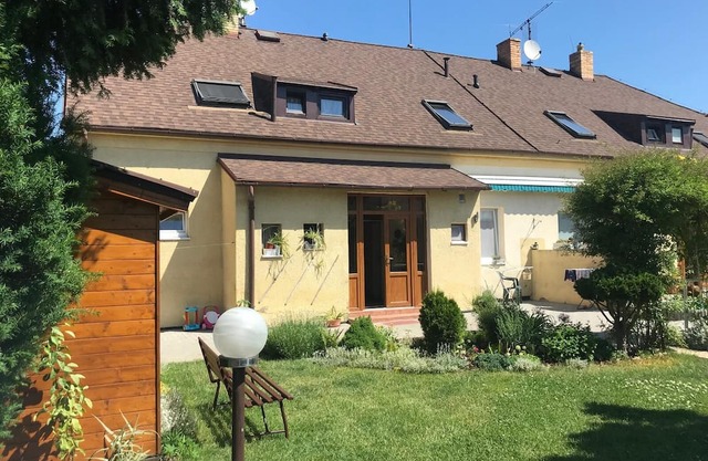 Cozy 1-bedroom apartment in Prague with tranquil backyard