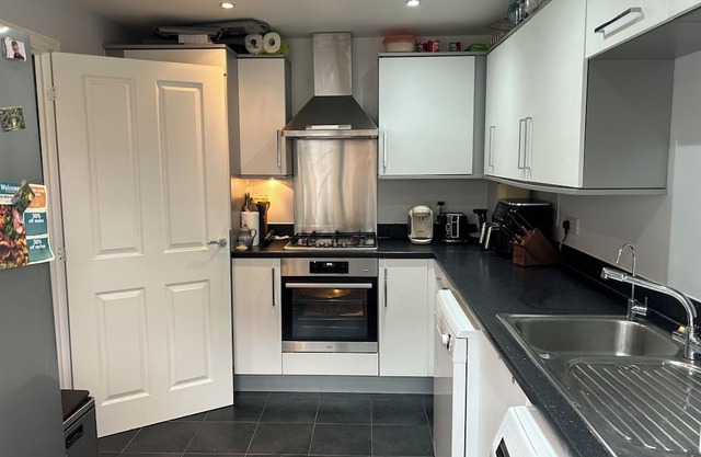 Modern, comfortable 3-bedroom house in new development in Andover