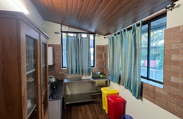 Sunshine beach villa. Two bedroom villa overlooking Kuzhuppilly beach.