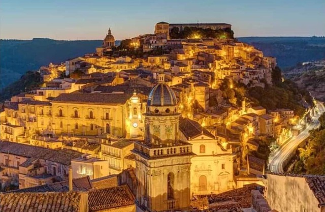 Delightful Sicilian Retreat with Pool, Gardens, and Coastal Views Near Modica