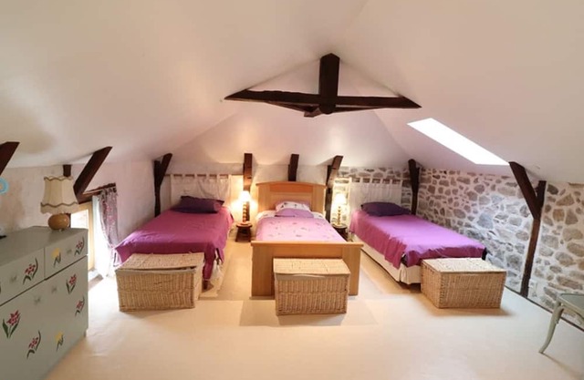 Gite Le Rouget-Pers-Pers, 3 bedrooms, 8 persons