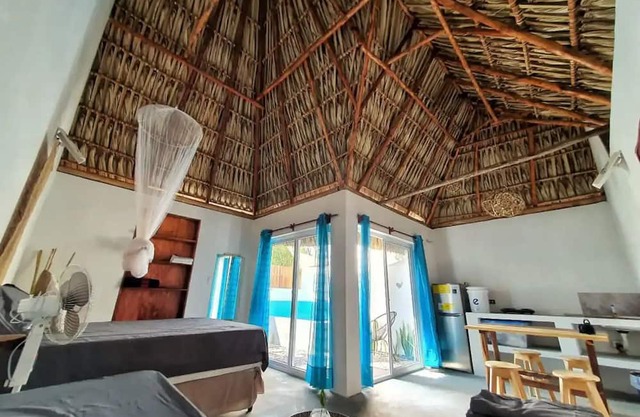 Iguanas Bungalow /private bathroom and pool! AZURA