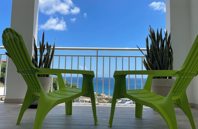 "Sweet bamboo" bottom of villa, sea view, 2 minutes from the beach