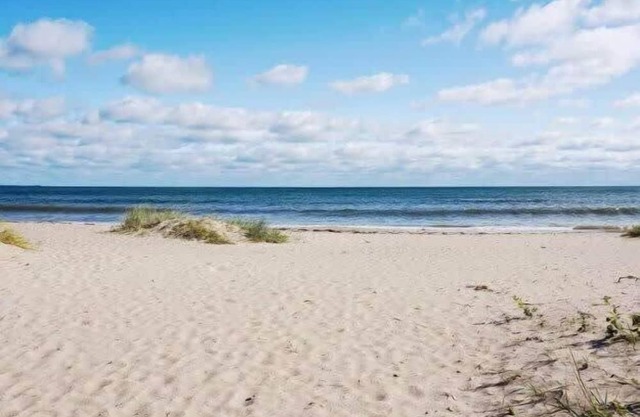 Family apartment located minutes from Ljugarnbeach