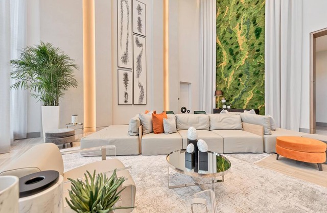 Sleek Doral Hideaway: Room Amenities