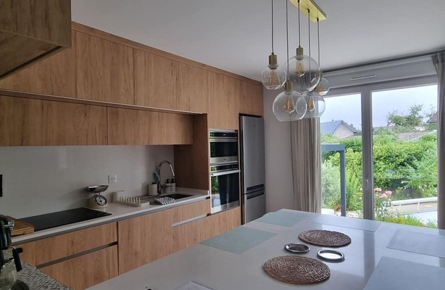 Villa sleeps 12, garden and pool in summer, haven of peace close to town center