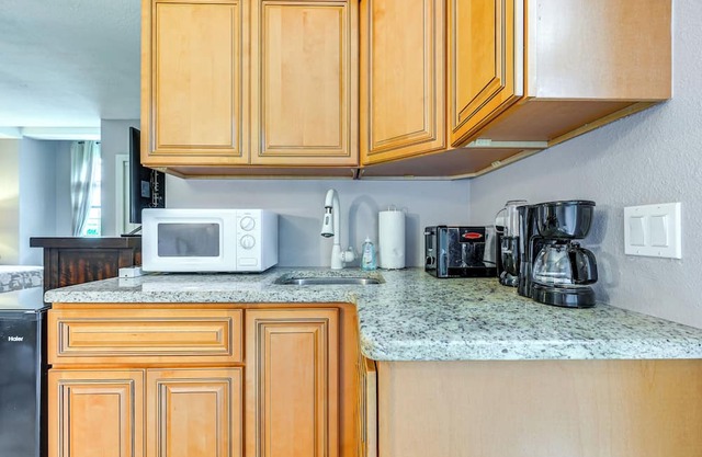 Cozy Odessa Studio Rental, 9 Mi to Beach Park!