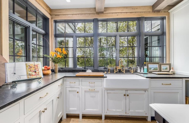 Walk to private beach from this fully updated home. Sleeps 10 -RPL001