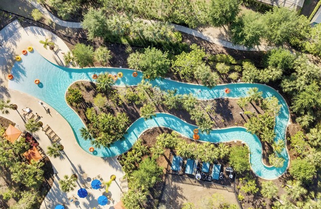 Luxury House - WaterPark Access Private Pool and Jacuzzi
