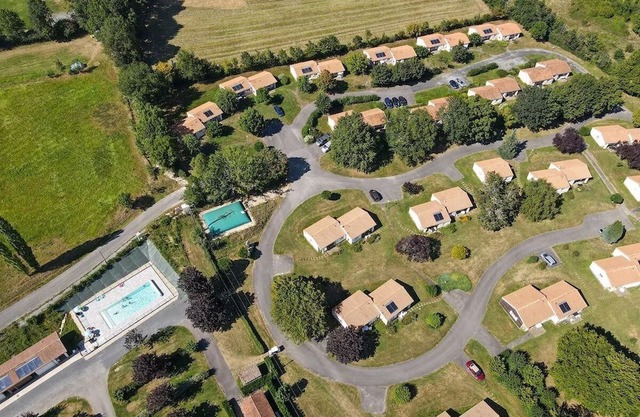 Serene Lakeside Retreat with Heated Pool, Nature Activities & Lake View