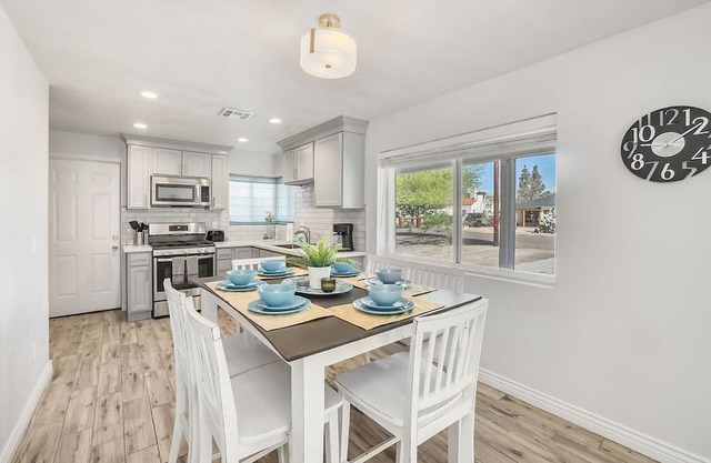 Phoenix Retreat, Main House and Casita, Sleeps 8