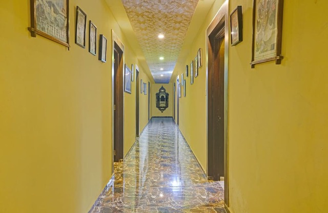 Super OYO Corinthia Boutique Rooms