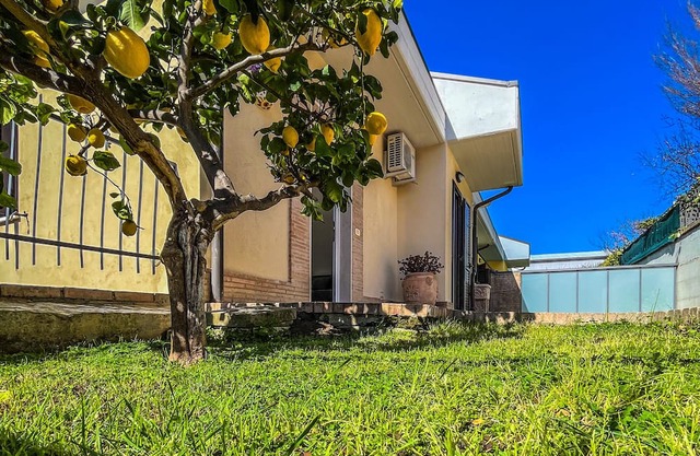 Villa Limone con Giardino a Vasto. Spiaggia a 5min Riserva Naturale