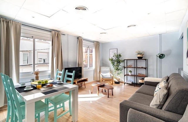 SAGRADA FAMILIA - MODERN 6PP/ WIFI / AC/ SMART TV By MyRentalHost