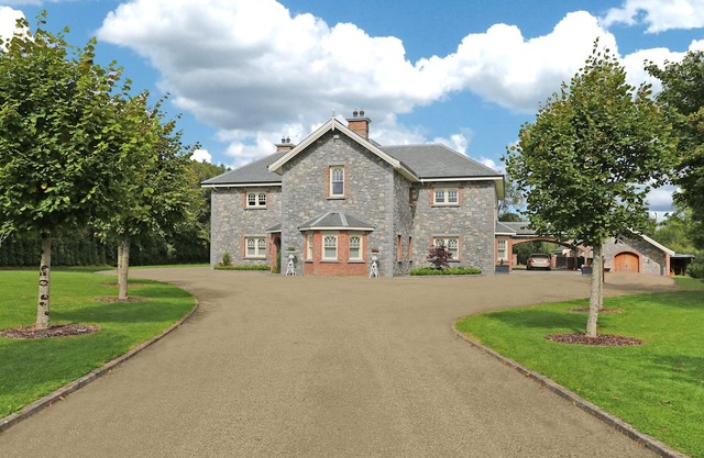 Sallymount Manor