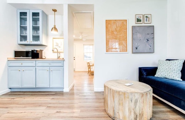 The Hideout; Upscale 1 Bed * Private Outdoor Space