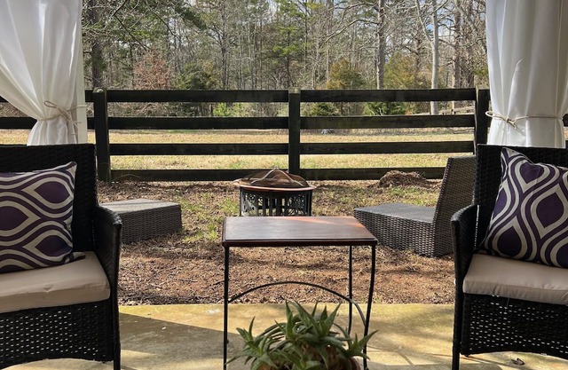 Wine Country Cottage in charming Charlottesville /Ivy VA - WiFi AC Pets Welcome