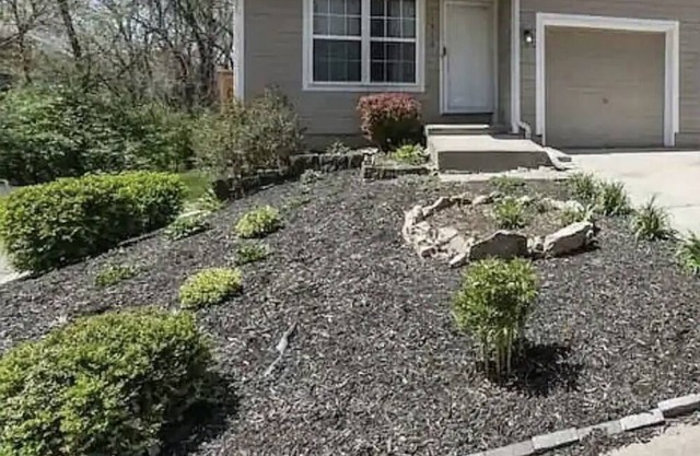 Cozy 3-bedroom townhome in welcoming Lenexa with AC, WiFi NEW PROMO PRICING