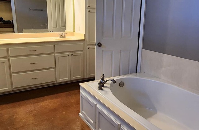 Quiet Country Home Near LSU and Southern and Downtown Baton Rouge!