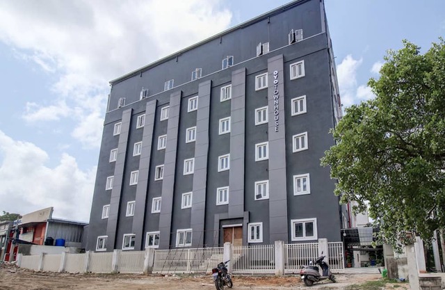 Super OYO Townhouse RCC Majestic 397