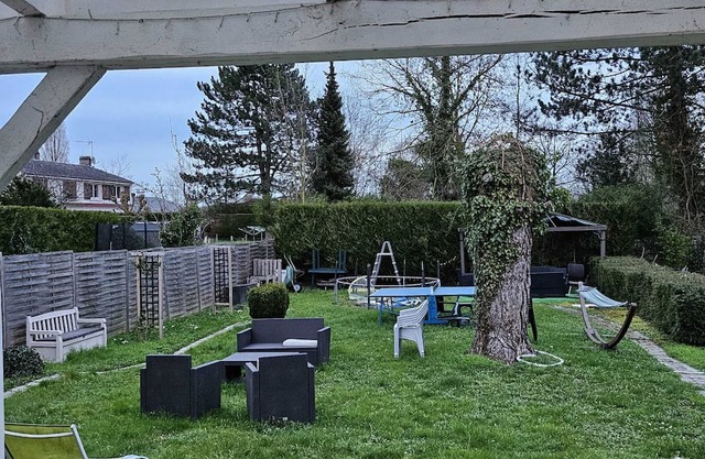 Homerez - Nice house for 7 ppl. with garden, terrace and balcony at Senlis