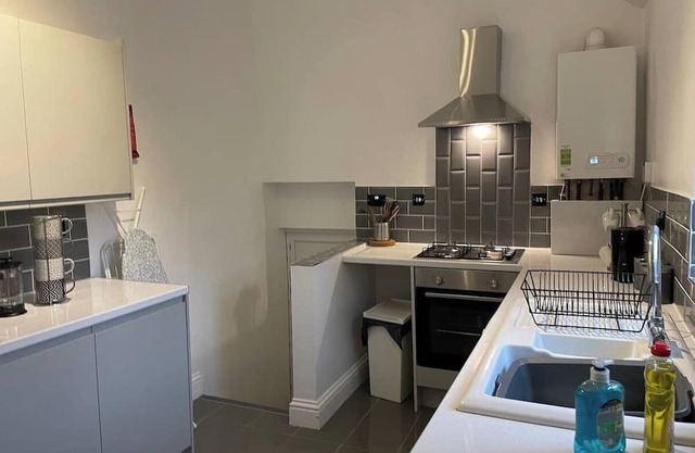 Saltwell Rd - 4 Bdrm 5 beds Great for contractors