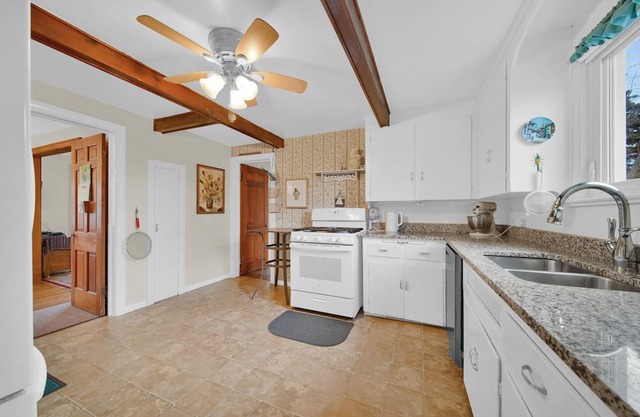 2 cozy homes on Lake Huron!