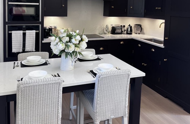 Luxury two bed cottage not far from the festivities of Goodwood