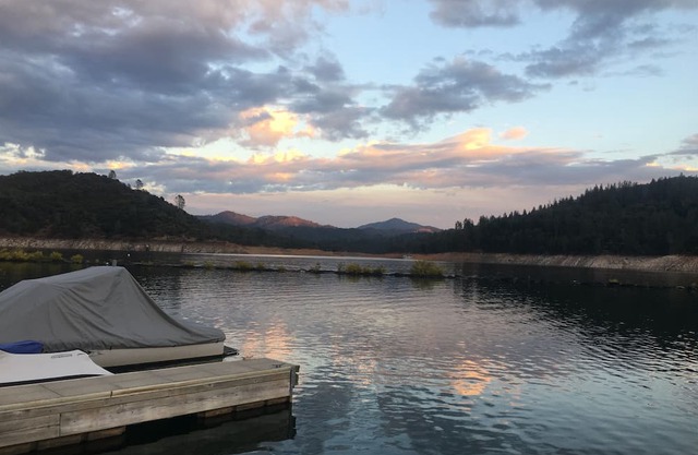 Cute Lakefront & Riverfront Home, Sleeps 8 - Shasta Lakeshore Retreat #11