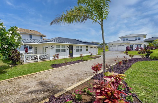 Luxury Farmhouse Estate: Pool Waterslide, Open-Air-Gym, Tennis -- Poipu Beach