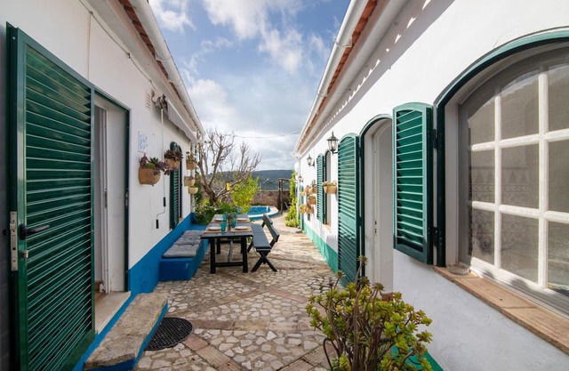 Holiday Home 'Casa Delfim - Casa Azul' with Mountain View, Shared Pool and Wi-Fi