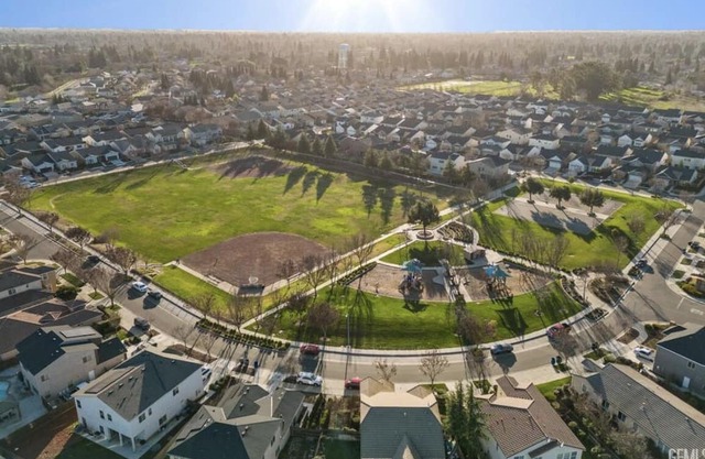 Beautiful 3 bedroom house 1 minute away from UC Merced