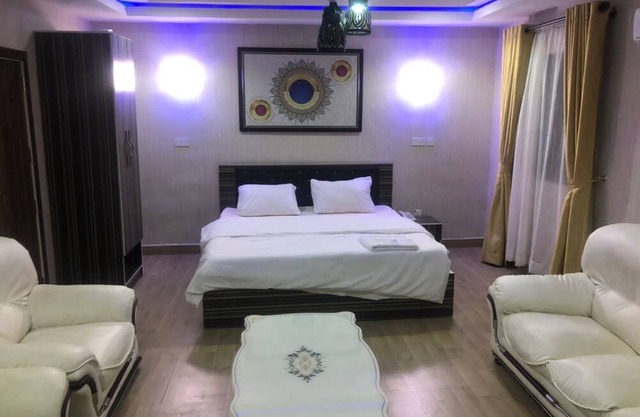 D Royale House