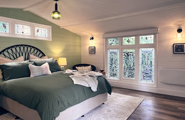 Bundanoon Garden Retreat, Stay at the bottom of the garden in Bundanoon.