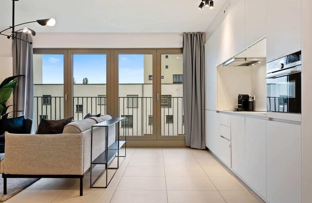 Spacious 2BR in Belval - City Views & Smart TV