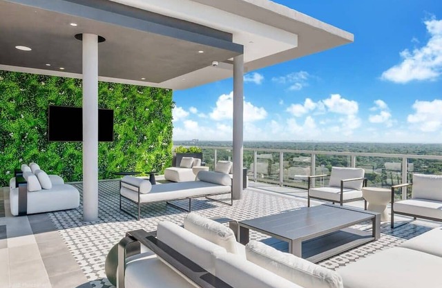 Brand New 1 Bdrm Condo, Best Pinecrest Building