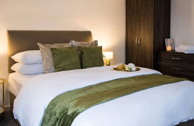 2 Bedroom Apt Leamington Spa Hosted By Golden Key