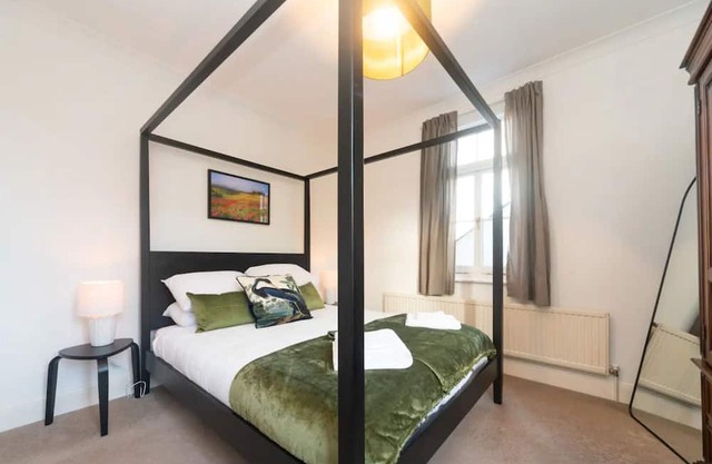 Pass the Keys | Bright spacious flat with free parking