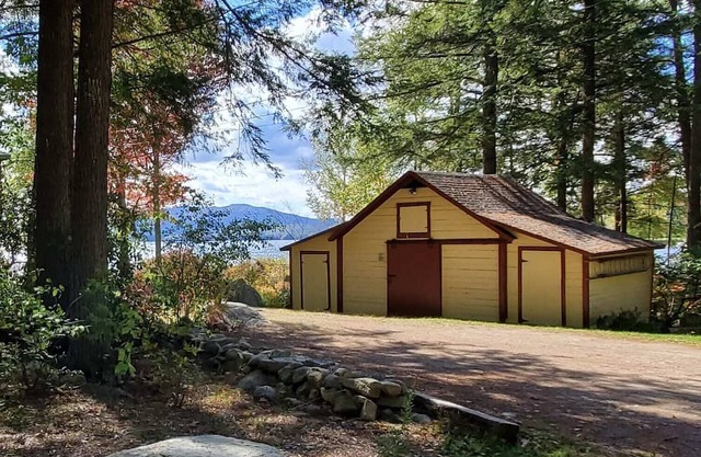 Rare Gem on Lake Sunapee Great for Family Reunions