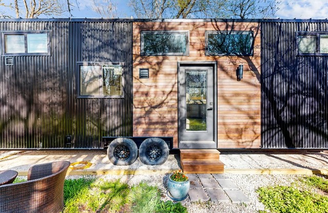 Darling Texas tiny home with a kitchenette, washer/dryer, & AC