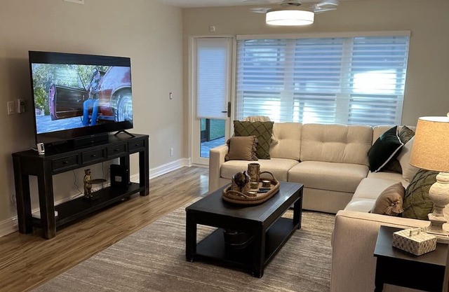 Prime Naples Getaway: 2BR/2BA Condo, Poolside Paradise, Close to Beaches & More!