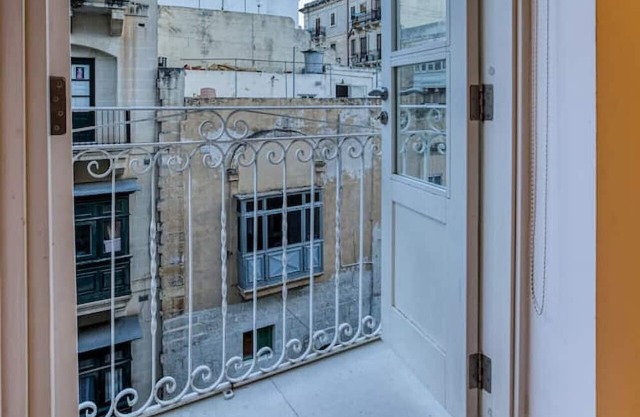 Charming home with Private Balcony in Floriana