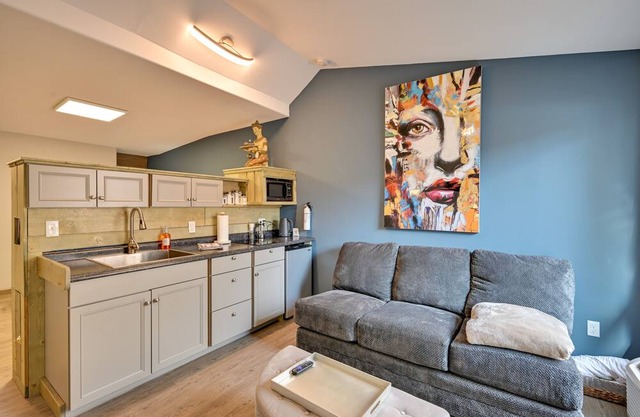 Central Crestone Studio, 2 Mi to Hiking Trails!