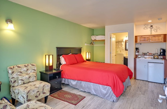 Pet-Friendly ‘Fifth Dimension’ Studio in Crestone!